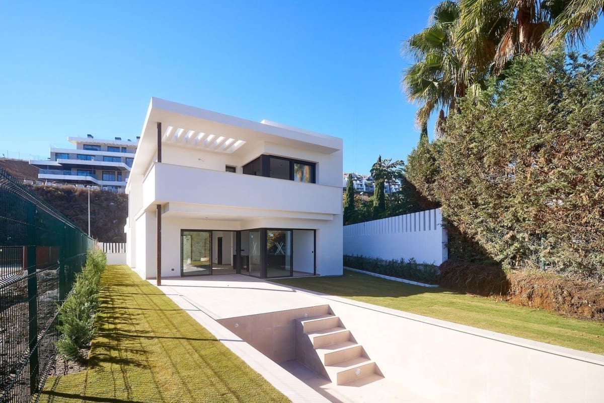 Chalet de 4 habitaciones en La Cala de Mijas en venta con garaje - 1.390.000 € (Ref: 8591280)