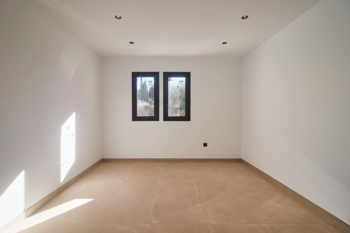 Chalet de 4 habitaciones en La Cala de Mijas en venta con garaje - 1.390.000 € (Ref: 8591280)