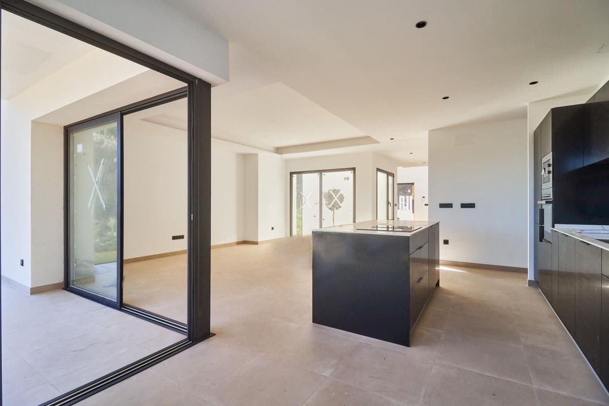 Chalet de 4 habitaciones en La Cala de Mijas en venta con garaje - 1.390.000 € (Ref: 8591280)