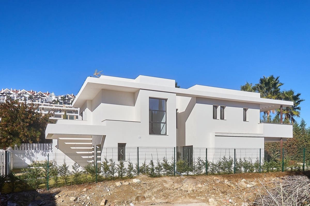 4 bedroom Villa for sale in La Cala de Mijas with garage - € 2,100,000 (Ref: 8591280)