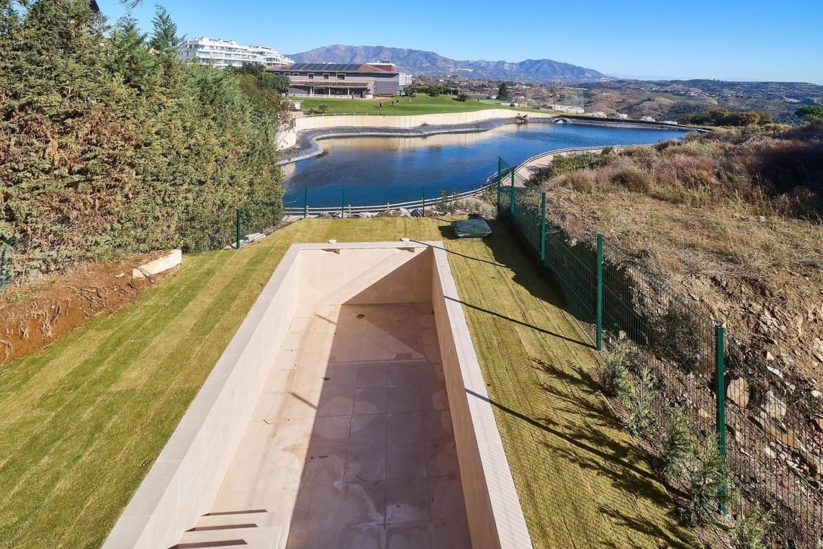 4 bedroom Villa for sale in La Cala de Mijas with garage - € 2,100,000 (Ref: 8591280)