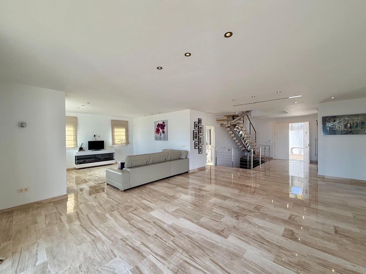 5 soveværelse Villa til salg i El Rosario med garage - € 2.350.000 (Ref: 8591293)