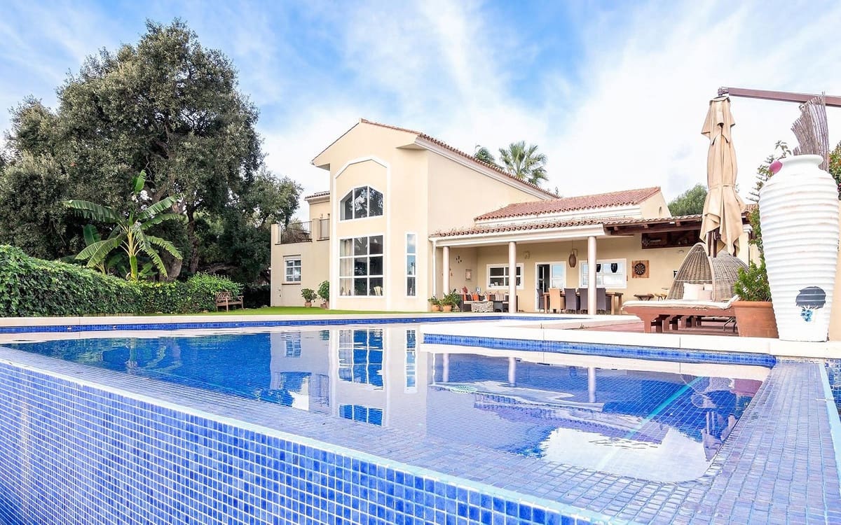 6 bedroom Villa for sale in Sotogrande - € 1,850,000 (Ref: 8604242)