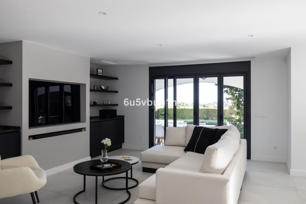 3 bedroom Villa for sale in La Quinta - € 1,750,000 (Ref: 8610160)