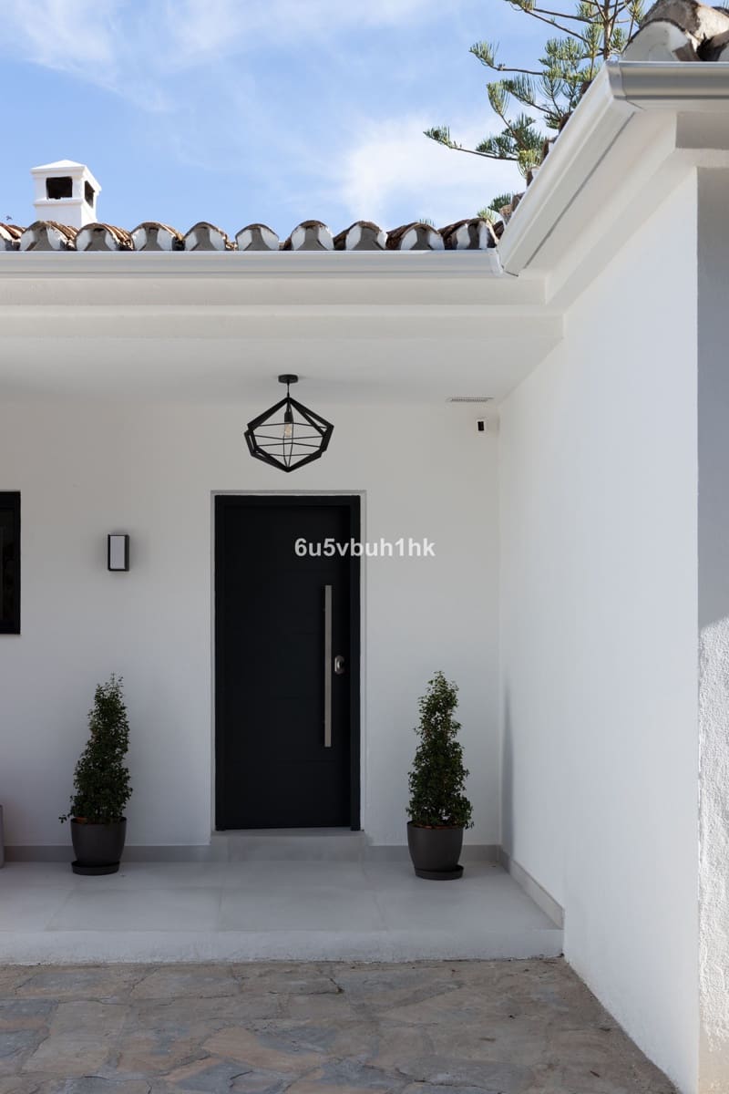 3 bedroom Villa for sale in La Quinta - € 1,750,000 (Ref: 8610160)