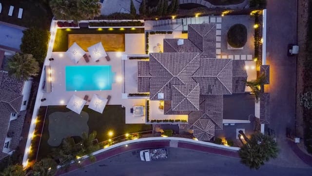 6 bedroom Villa for sale in Nueva Andalucia, Marbella - € 3,700,000 (Ref: 8620976)