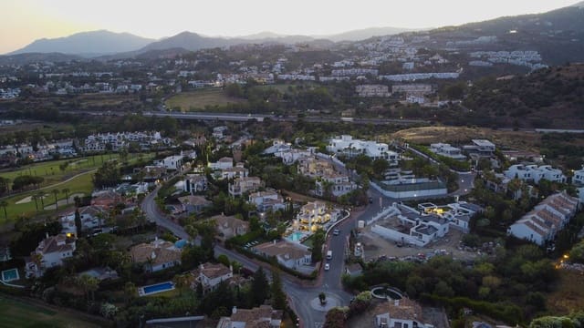 6 bedroom Villa for sale in Nueva Andalucia, Marbella - € 3,700,000 (Ref: 8620976)