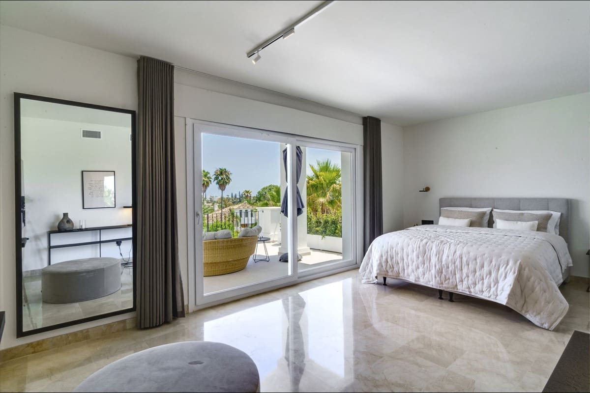 6 soverom Villa til salgs i Nueva Andalucia - € 3 700 000 (Ref: 8620976)