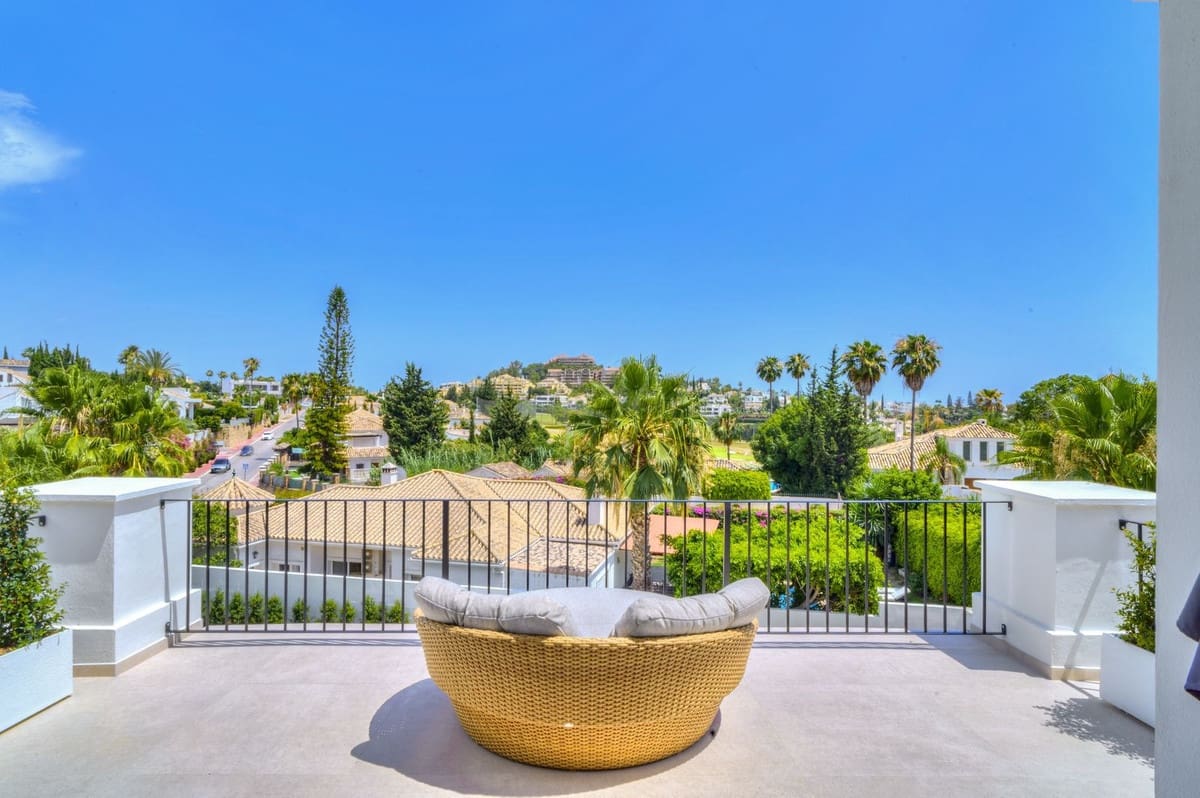 6 soverom Villa til salgs i Nueva Andalucia - € 3 700 000 (Ref: 8620976)