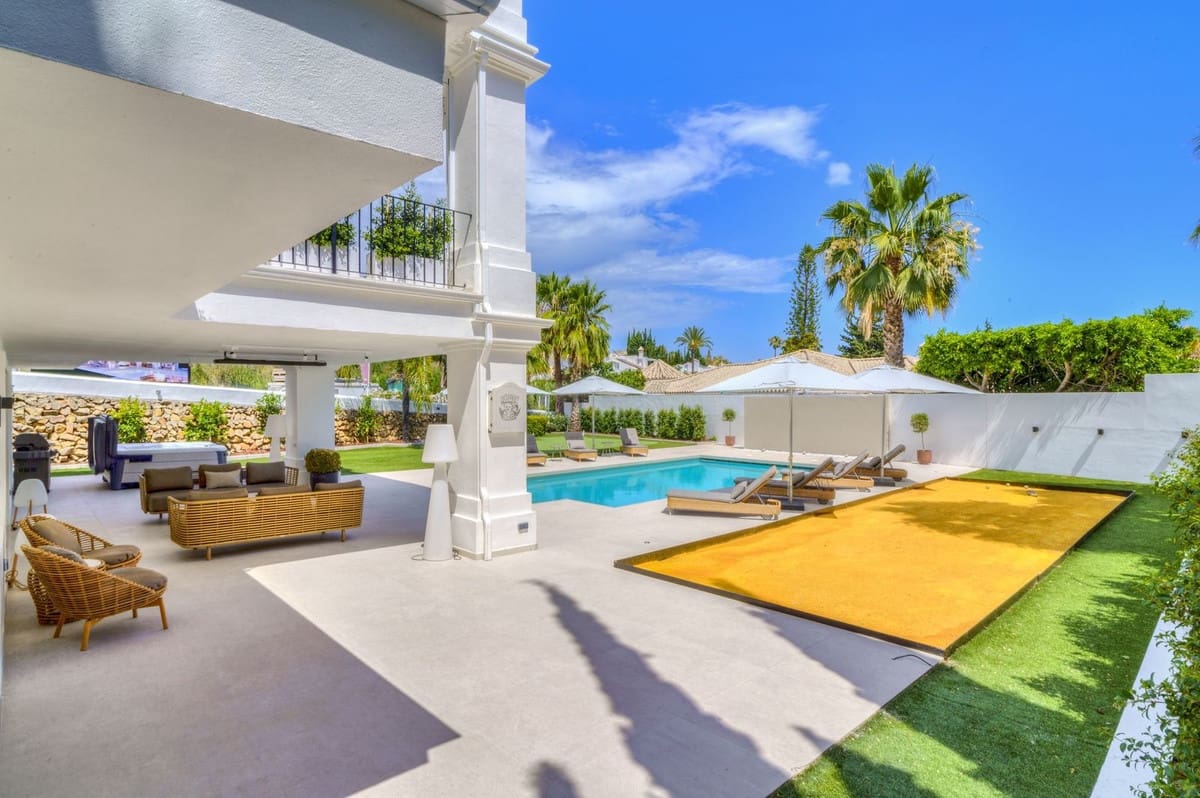 6 soverom Villa til salgs i Nueva Andalucia - € 3 700 000 (Ref: 8620976)