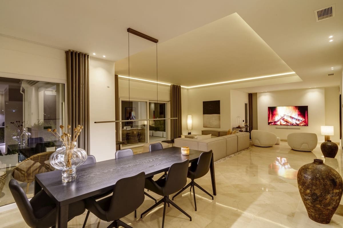 6 soverom Villa til salgs i Nueva Andalucia - € 3 700 000 (Ref: 8620976)