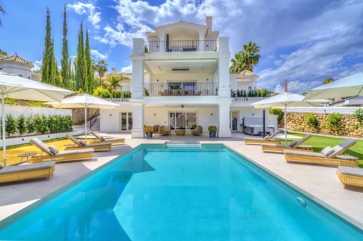 6 soverom Villa til salgs i Nueva Andalucia - € 3 700 000 (Ref: 8620976)