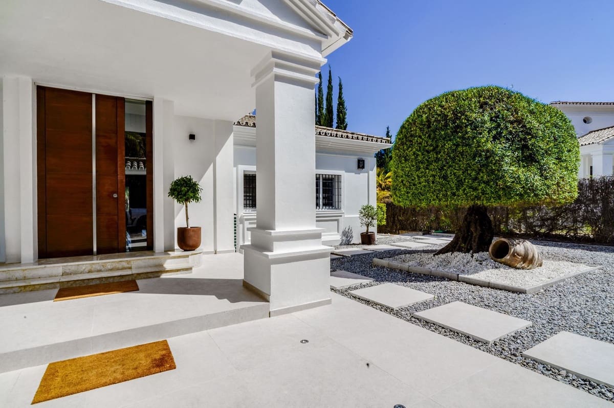 6 soverom Villa til salgs i Nueva Andalucia - € 3 700 000 (Ref: 8620976)