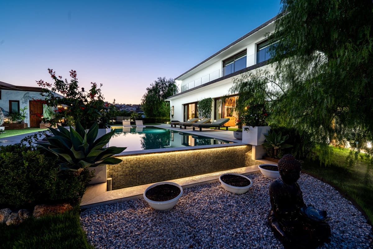 5 bedroom Villa for sale in Benahavis - € 3,950,000 (Ref: 8620982)