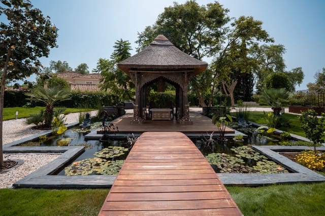 5 bedroom Villa for sale in Benahavís - € 3,950,000 (Ref: 8620982)