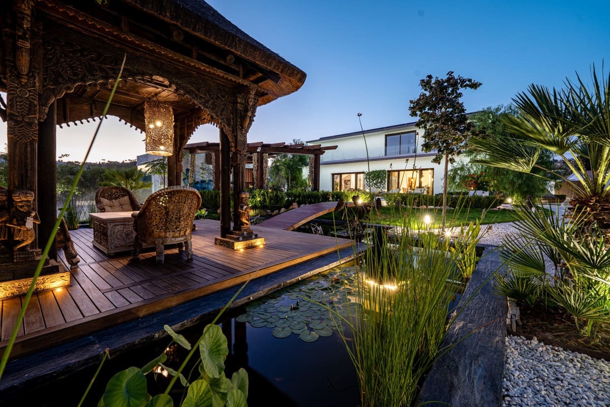 5 bedroom Villa for sale in Benahavis - € 3,950,000 (Ref: 8620982)