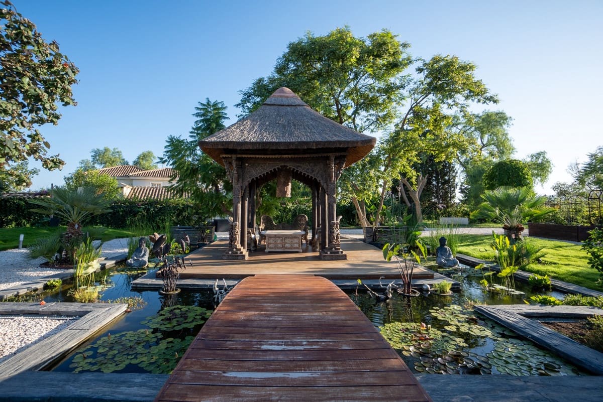 5 bedroom Villa for sale in Benahavis - € 3,950,000 (Ref: 8620982)