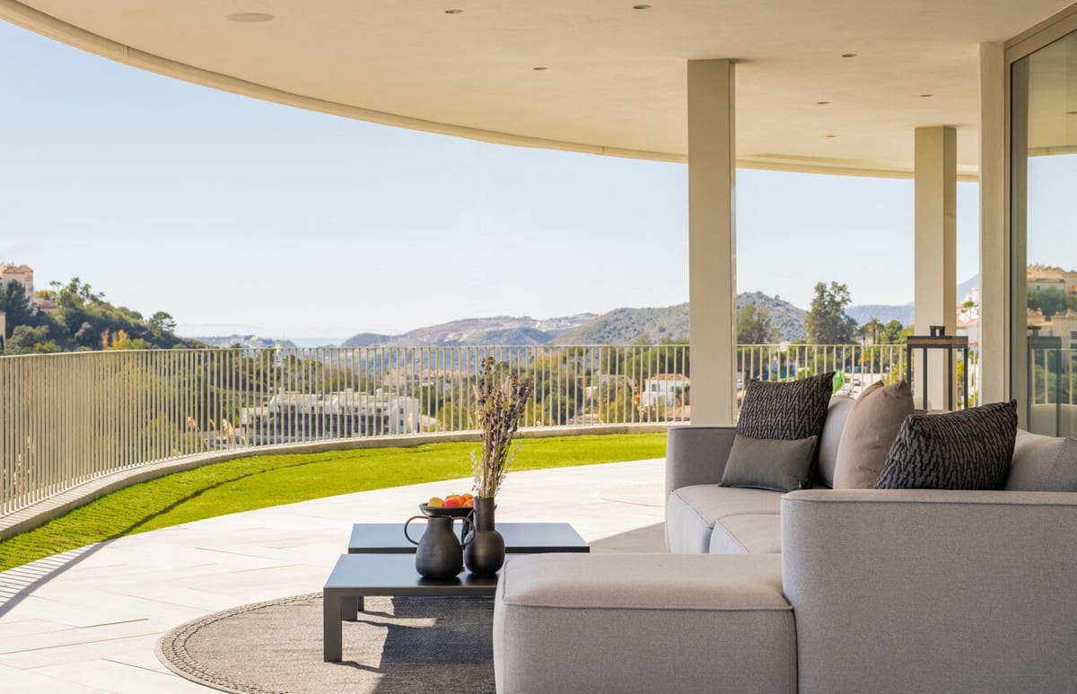 3 bedroom Apartment for sale in Marbella with garage - € 1,199,000 (Ref: 8635845)