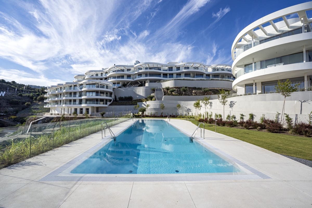 4 bedroom Apartment for sale in Marbella with garage - € 2,450,000 (Ref: 8635845)