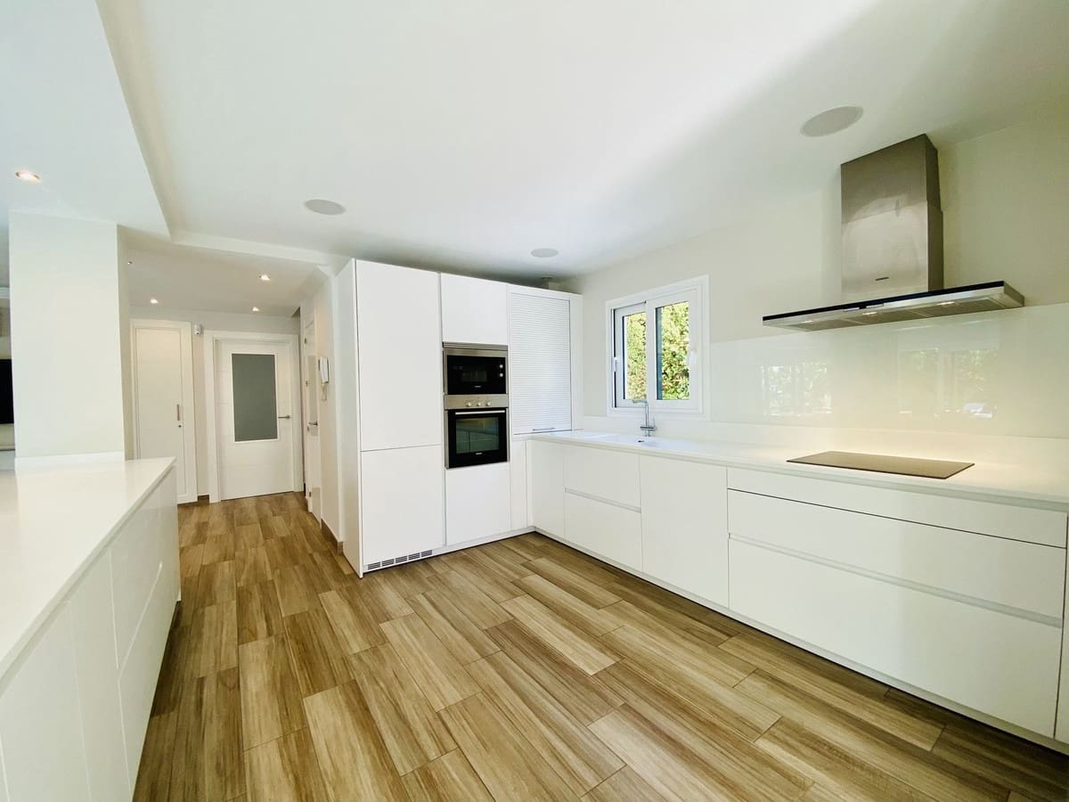 4 slaapkamer Villa te koop in Atalaya-Isdabe - € 1.080.000 (Ref: 8657716)