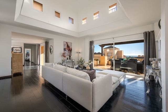 4 sovrum Lägenhet till salu i Elviria, Marbella med garage - 1 449 000 € (Ref: 8664869)