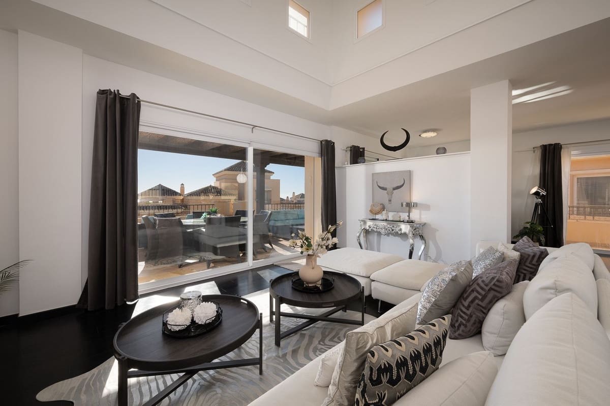 4 bedroom Apartment for sale in Elviria with garage - € 1,449,000 (Ref: 8664869)