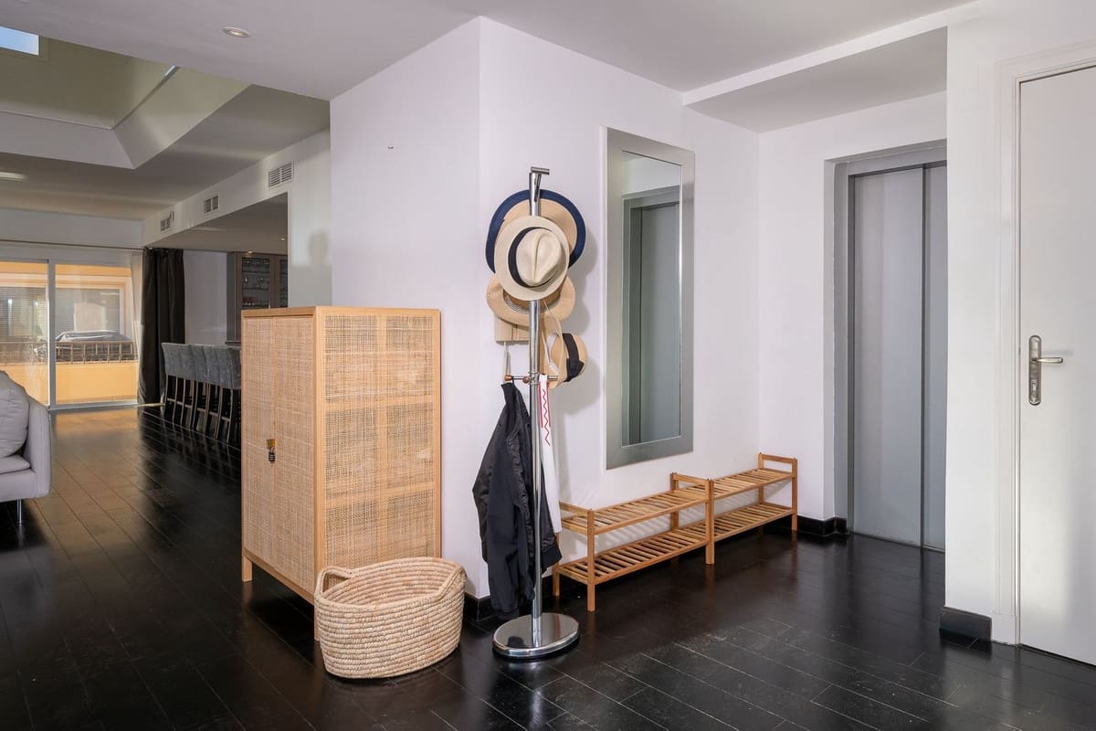 4 bedroom Apartment for sale in Elviria with garage - € 1,449,000 (Ref: 8664869)