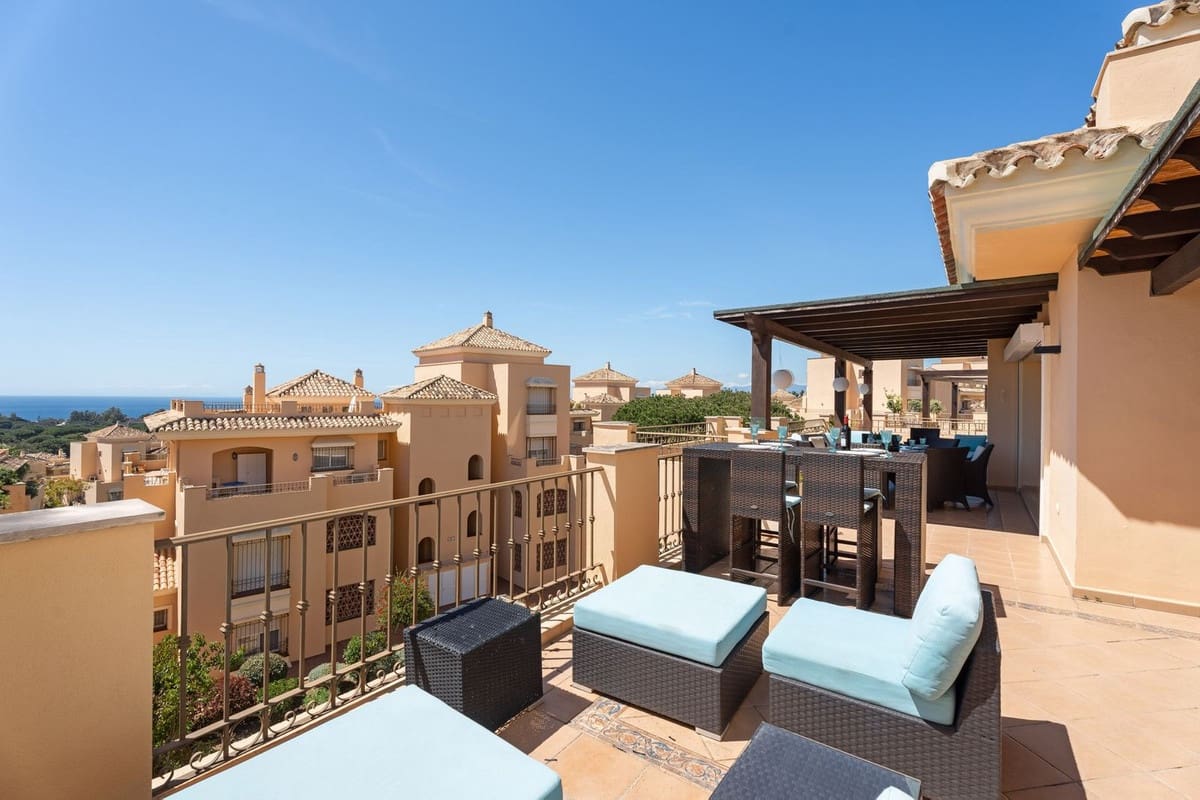 4 bedroom Apartment for sale in Elviria with garage - € 1,449,000 (Ref: 8664869)