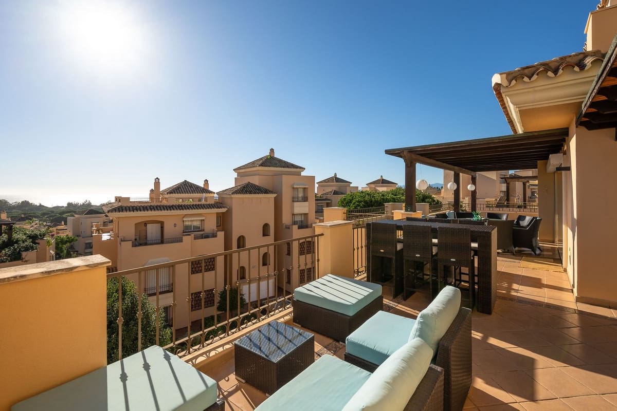 4 bedroom Apartment for sale in Elviria with garage - € 1,449,000 (Ref: 8664869)