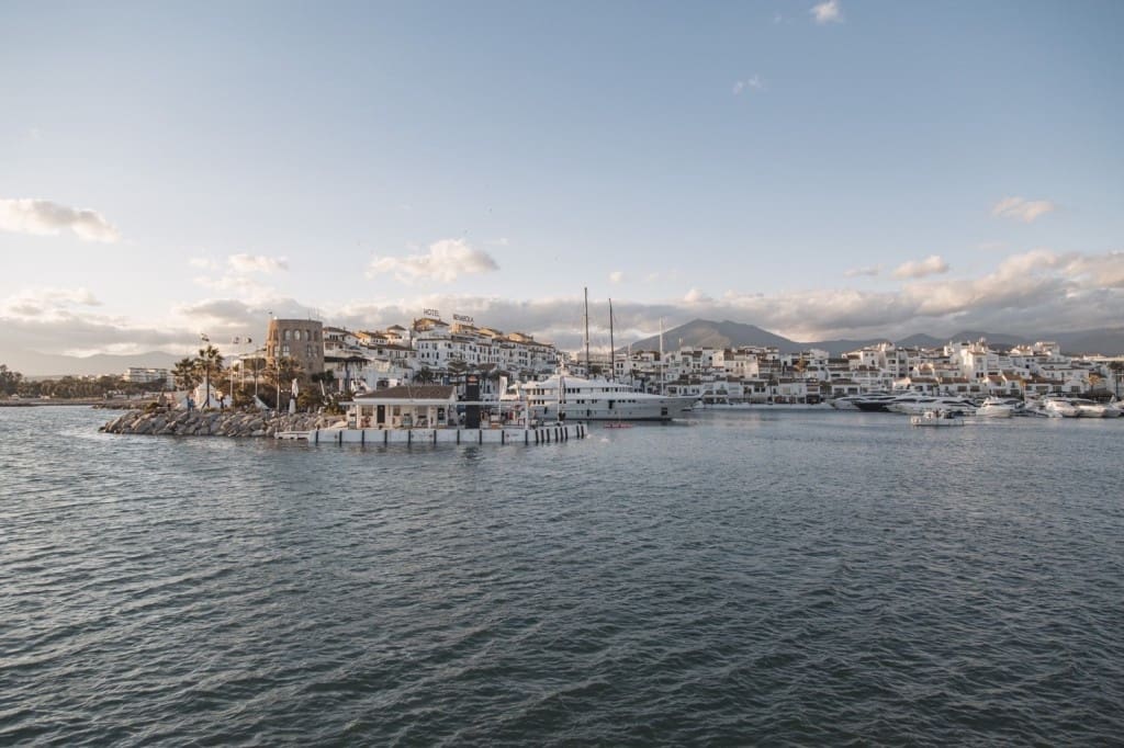 Apartamento de 3 habitaciones en Puerto Banus en venta - 1.100.000 € (Ref: 8672403)