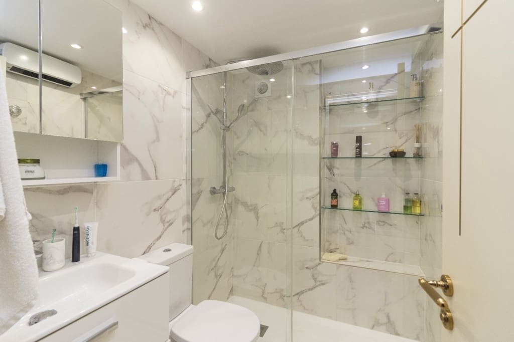 Apartamento de 3 habitaciones en Puerto Banus en venta - 1.100.000 € (Ref: 8672403)