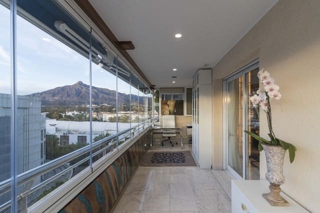 Apartamento de 3 habitaciones en Puerto Banus, Marbella en venta - 1.100.000 € (Ref: 8672403)