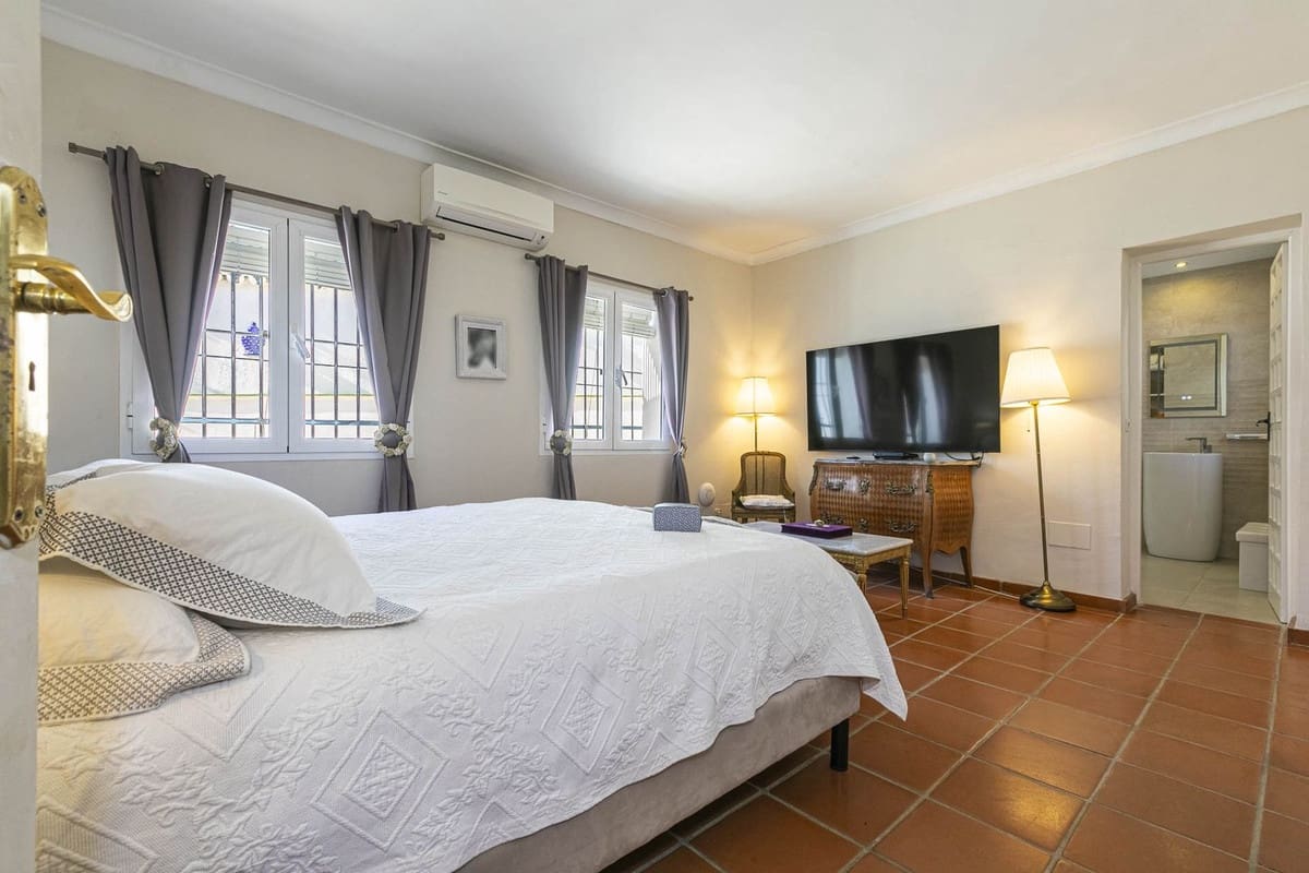 4 quarto Moradia para venda em San Pedro de Alcantara com garagem - 1 395 000 € (Ref: 8697680)