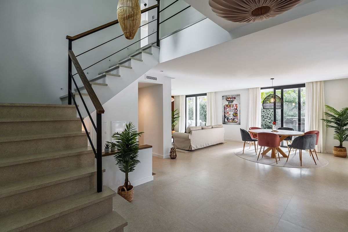 4 soverom Villa til salgs i Nueva Andalucia med garasje - € 2 650 000 (Ref: 8703306)
