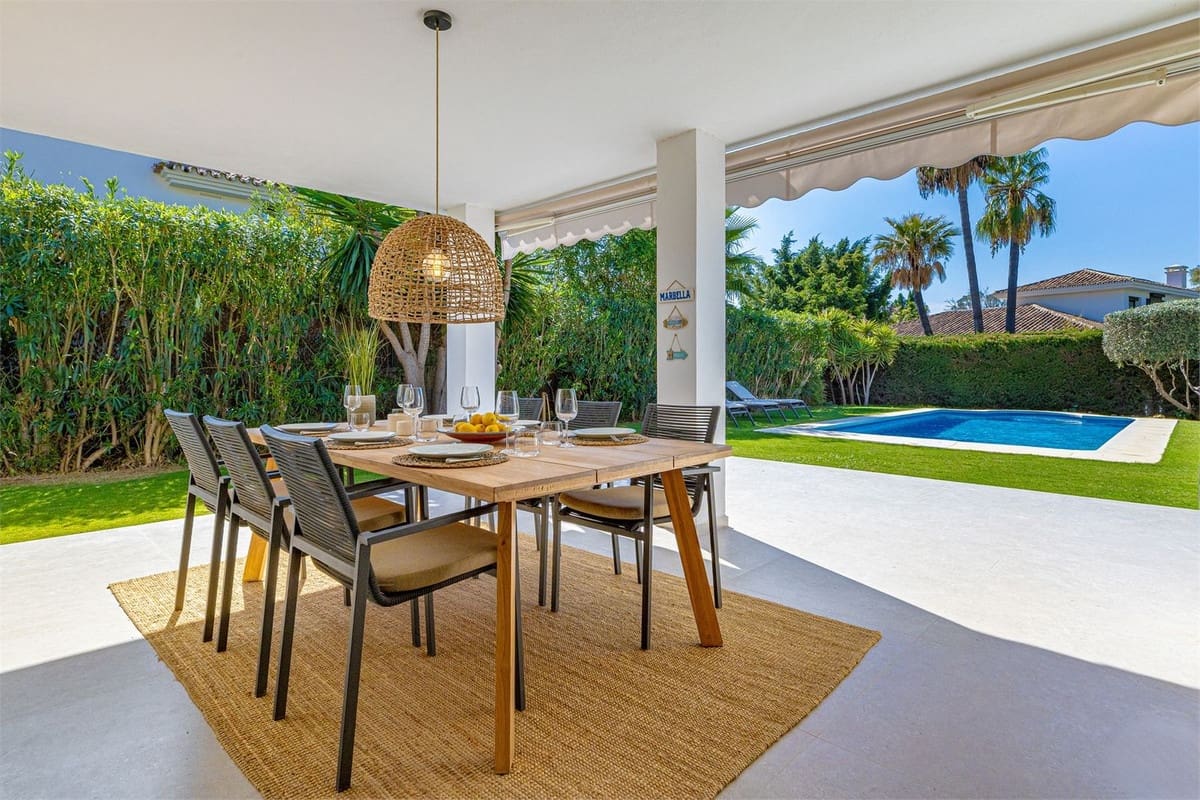 4 soverom Villa til salgs i Nueva Andalucia med garasje - € 2 650 000 (Ref: 8703306)