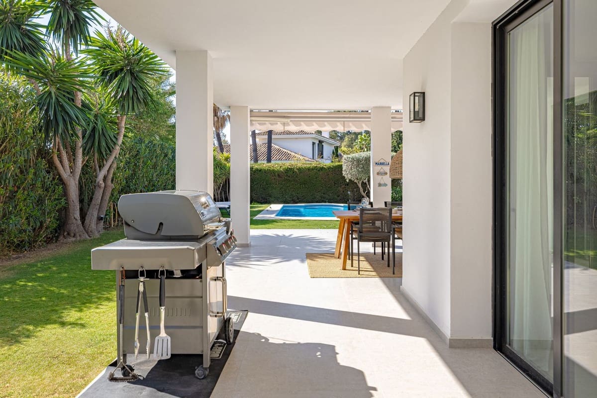 4 soverom Villa til salgs i Nueva Andalucia med garasje - € 2 650 000 (Ref: 8703306)