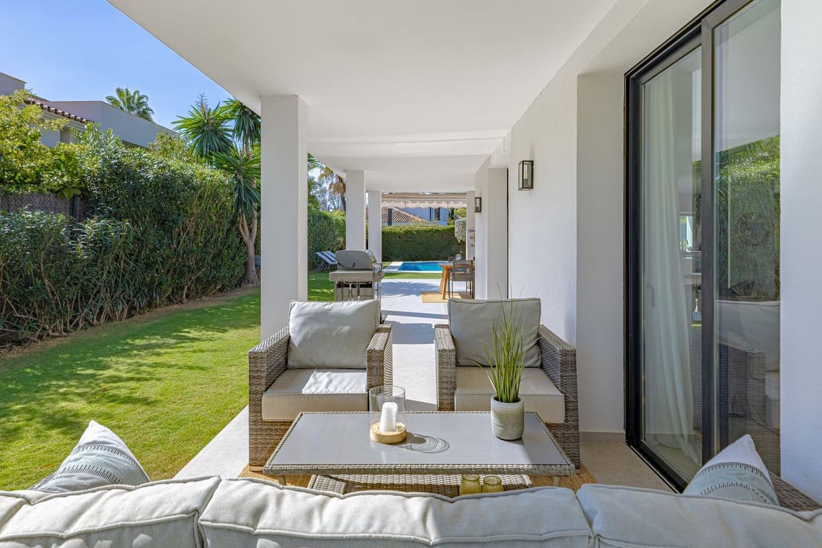 4 soverom Villa til salgs i Nueva Andalucia med garasje - € 2 650 000 (Ref: 8703306)