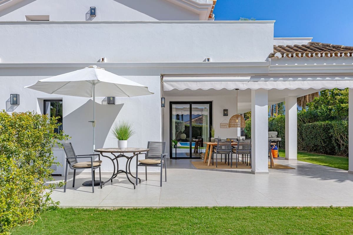 4 soverom Villa til salgs i Nueva Andalucia med garasje - € 2 650 000 (Ref: 8703306)