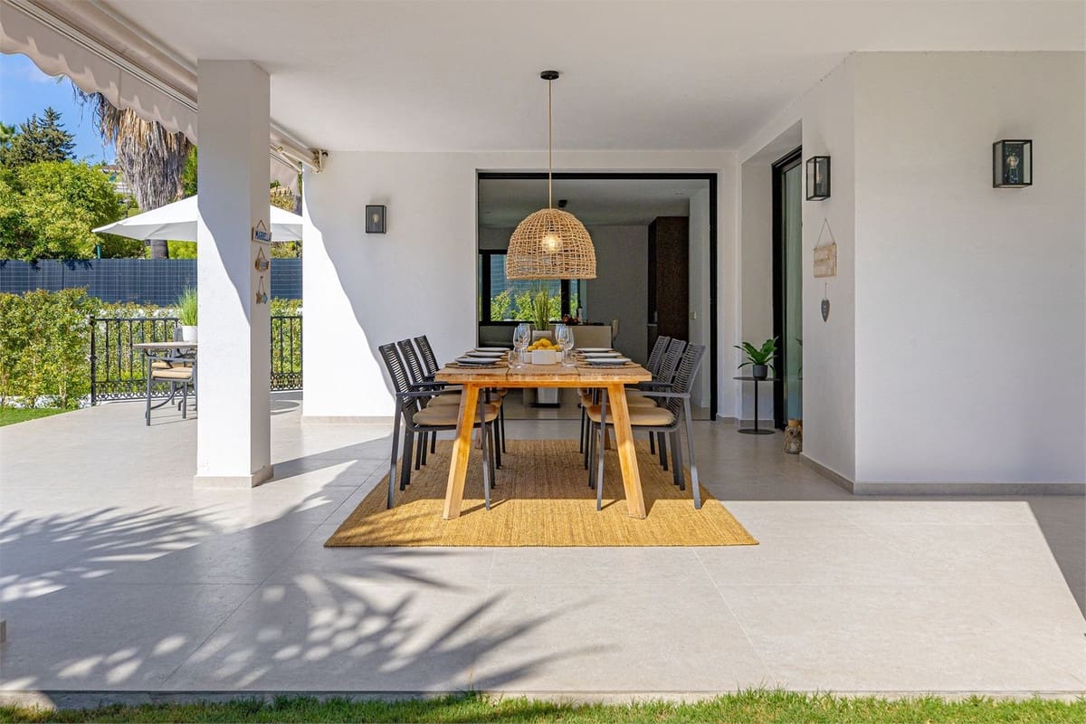4 soverom Villa til salgs i Nueva Andalucia med garasje - € 2 650 000 (Ref: 8703306)