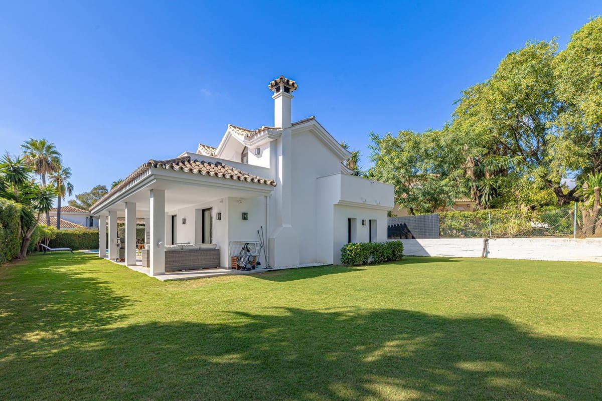4 soverom Villa til salgs i Nueva Andalucia med garasje - € 2 650 000 (Ref: 8703306)