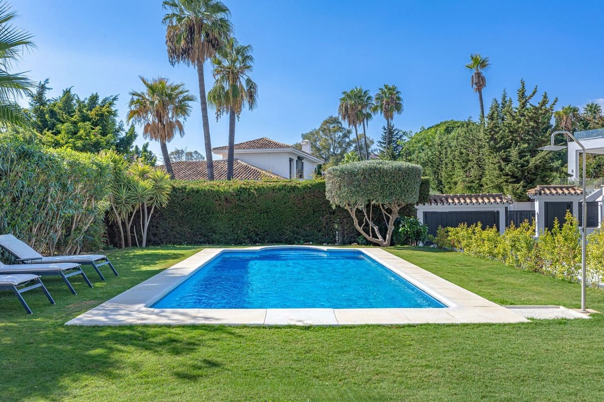 4 soverom Villa til salgs i Nueva Andalucia med garasje - € 2 650 000 (Ref: 8703306)