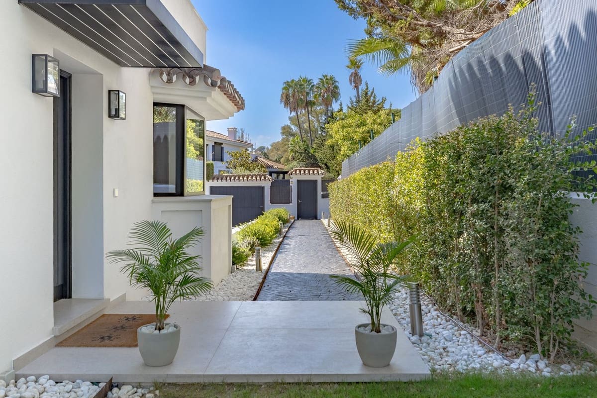 4 soverom Villa til salgs i Nueva Andalucia med garasje - € 2 650 000 (Ref: 8703306)