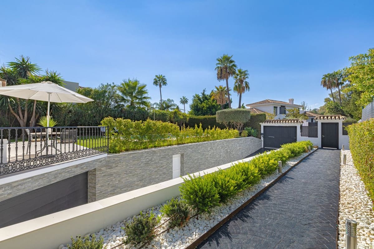 4 soverom Villa til salgs i Nueva Andalucia med garasje - € 2 650 000 (Ref: 8703306)