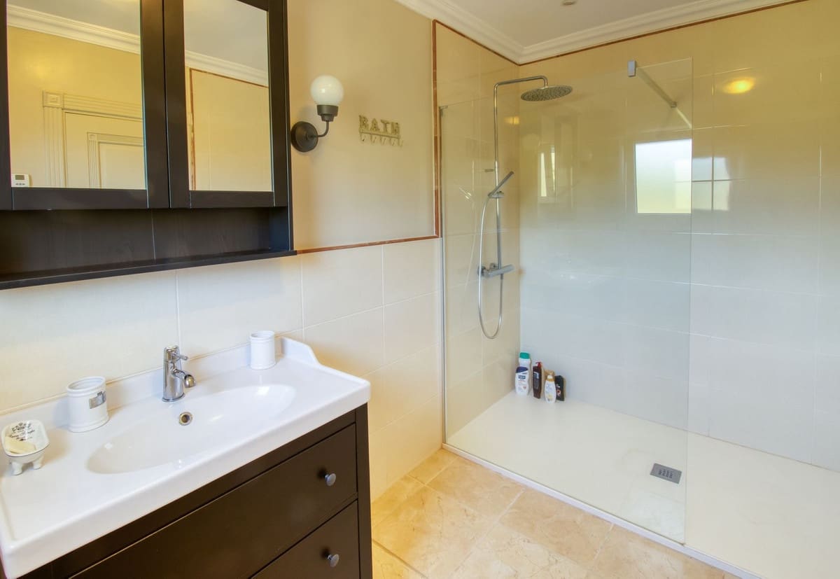 4 slaapkamer Villa te koop in Estepona - € 2.450.000 (Ref: 8710461)