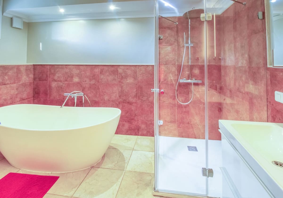 4 bedroom Villa for sale in Estepona - € 2,450,000 (Ref: 8710461)