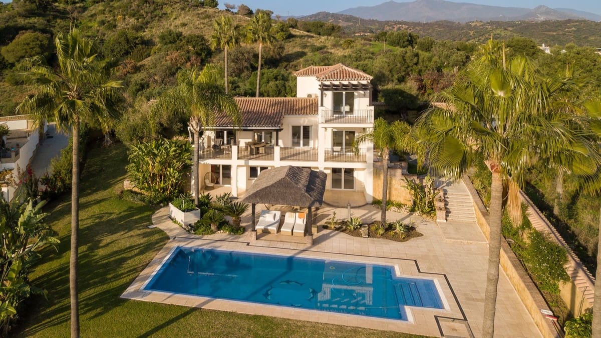 4 bedroom Villa for sale in Estepona - € 2,450,000 (Ref: 8710461)