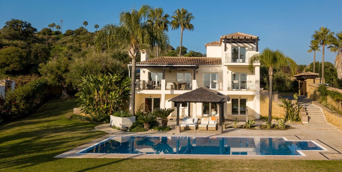 4 bedroom Villa for sale in Estepona - € 2,450,000 (Ref: 8710461)