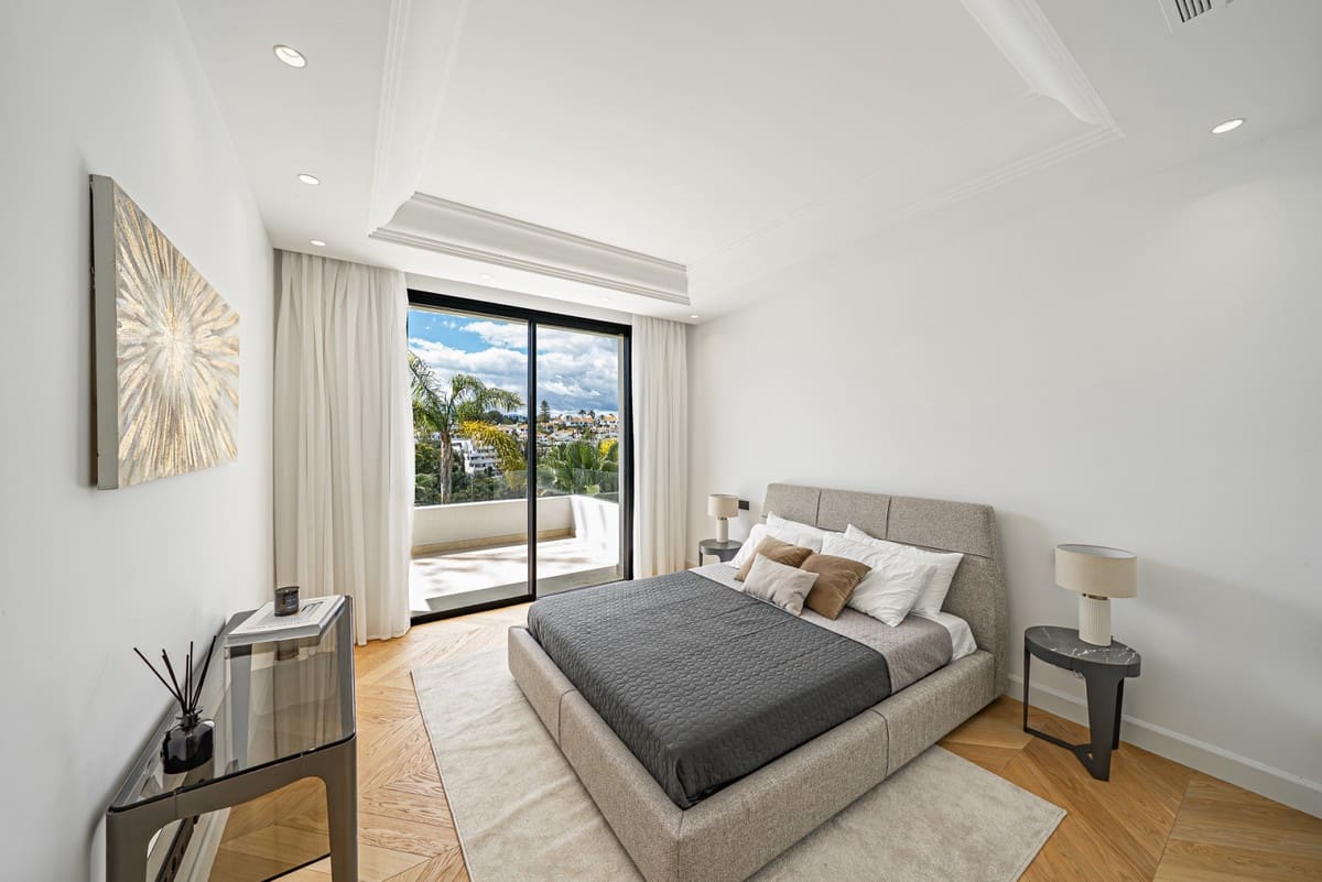 6 bedroom Villa for sale in Golden Mile with garage - € 6,400,000 (Ref: 8710728)