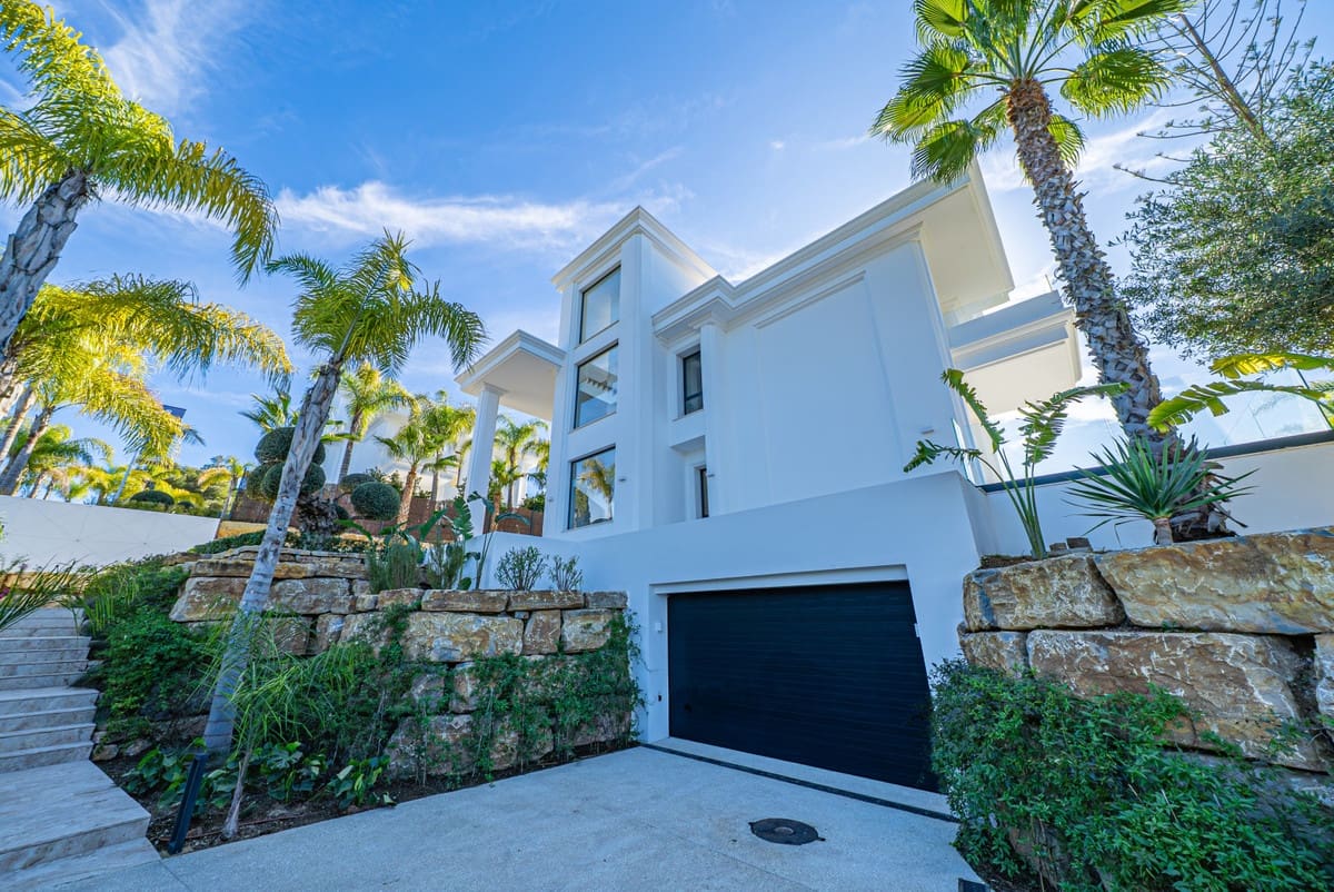 6 bedroom Villa for sale in Golden Mile with garage - € 6,400,000 (Ref: 8710728)