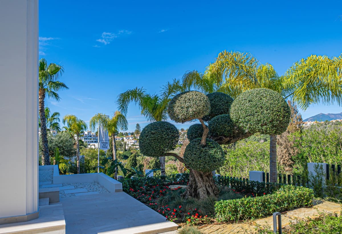 6 bedroom Villa for sale in Golden Mile with garage - € 6,400,000 (Ref: 8710728)